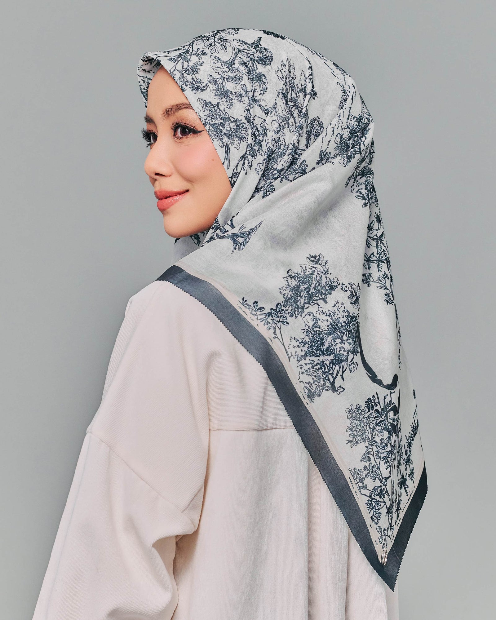 Enchanted Forest Square - White Anemone