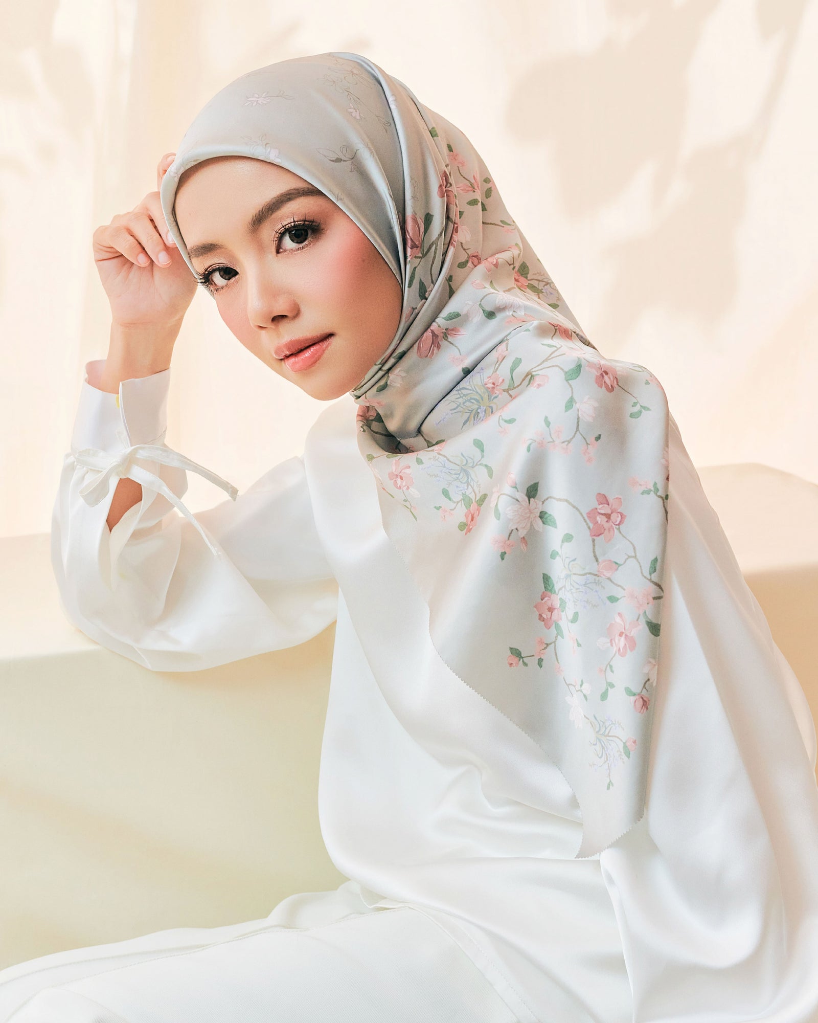 Magnolie Satin Square - Silver