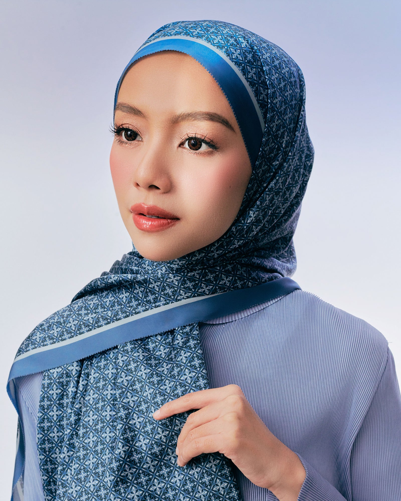Nour Satin Shawl - Navy