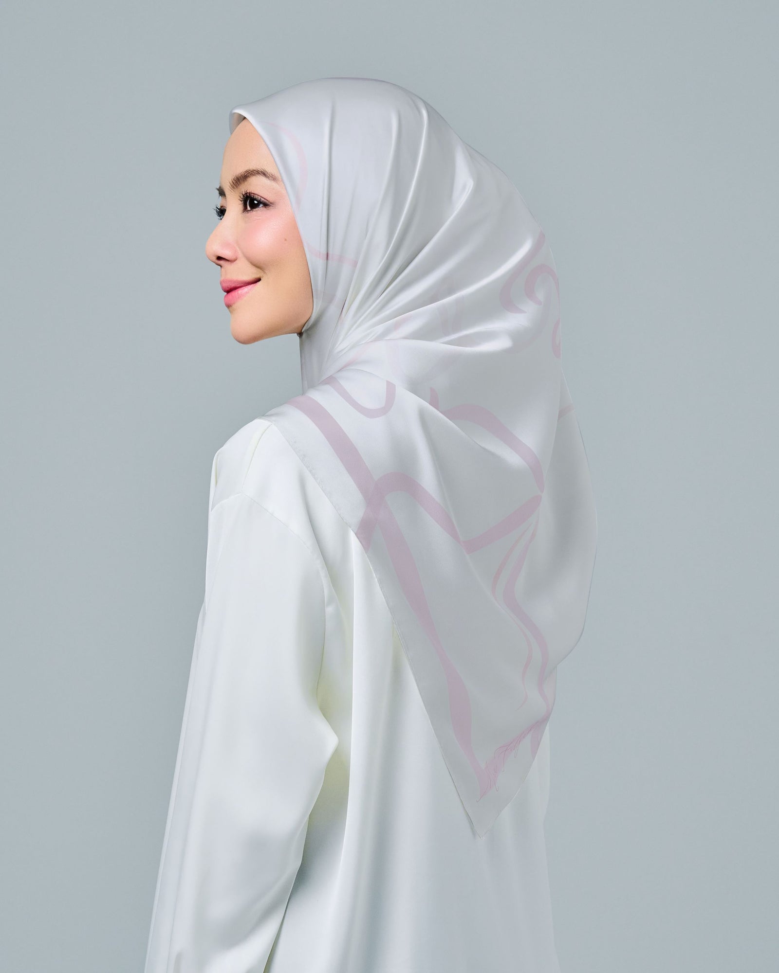 Petite Bow Satin Square - Baby Pink