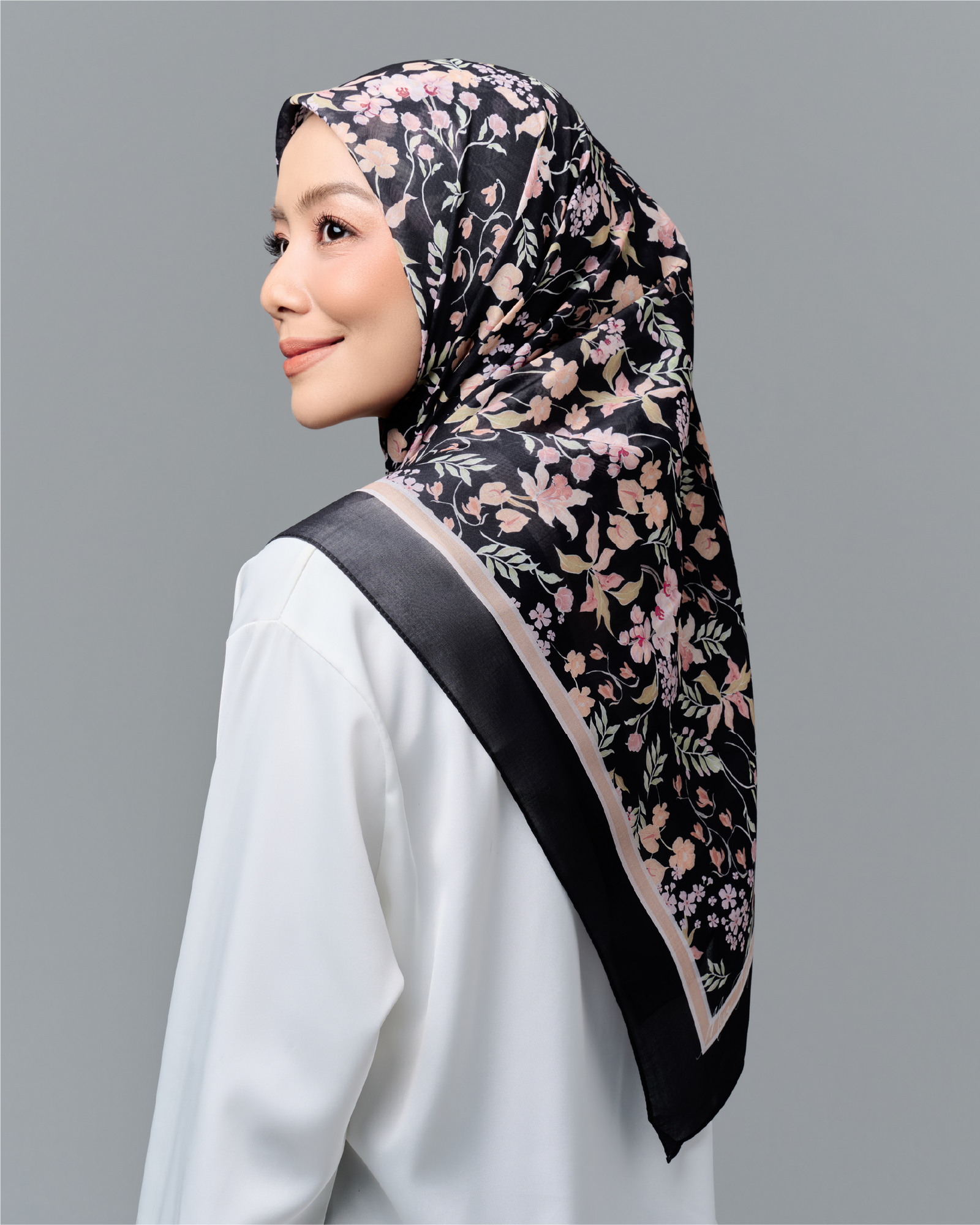 Blooming Belle Square - Black