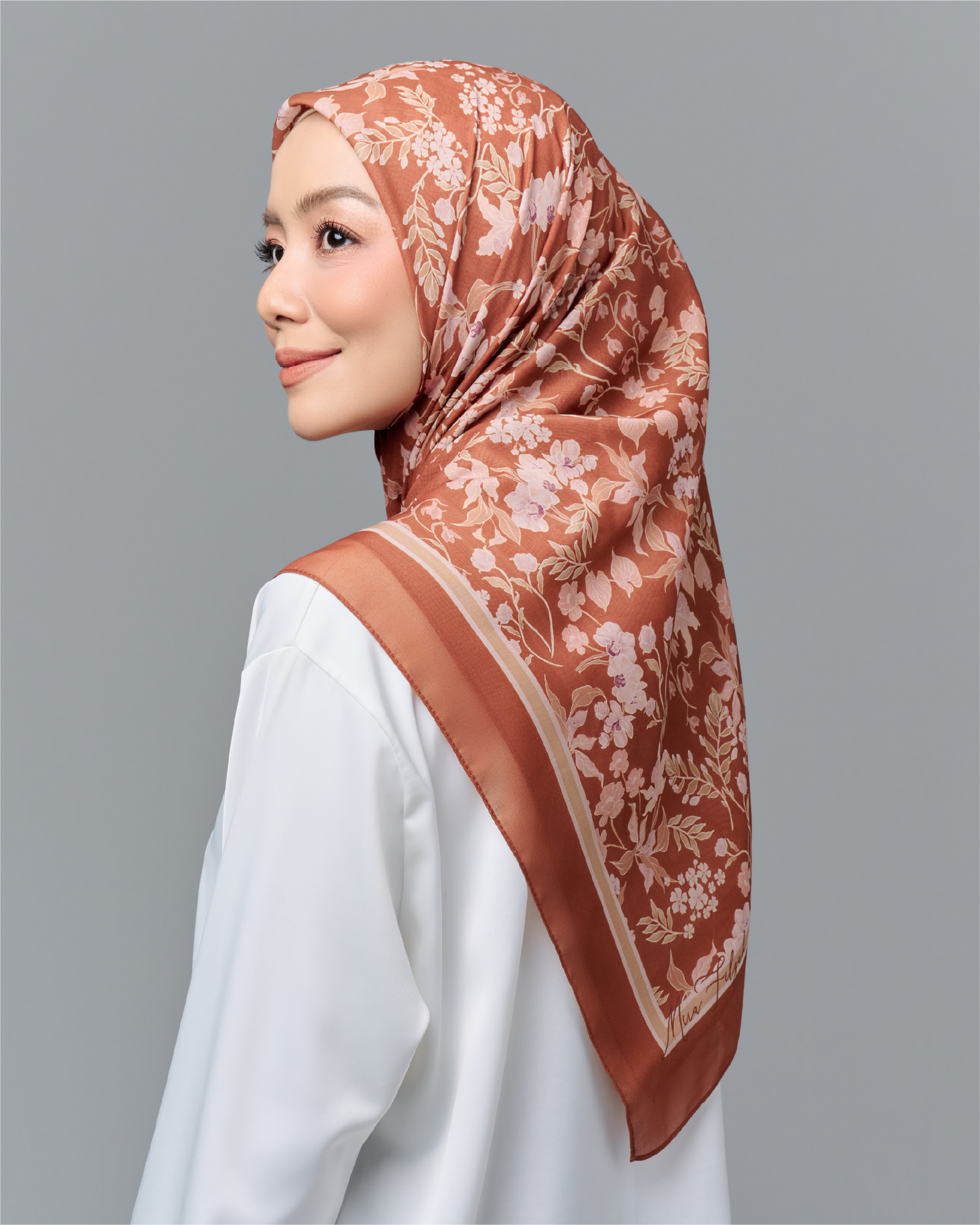 Blooming Belle Square - Brown