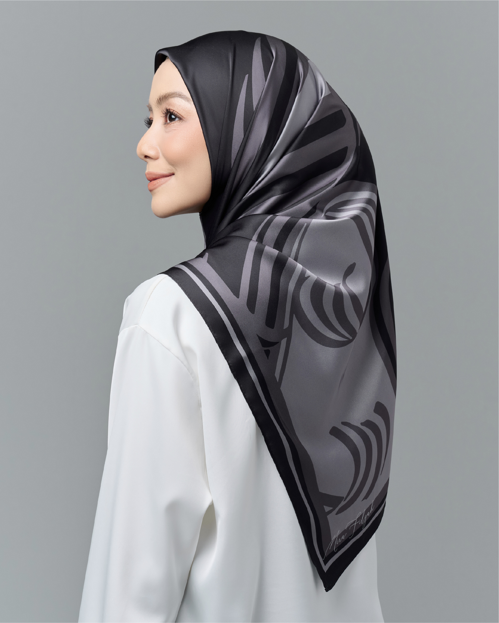 Linéa Satin Square - Black