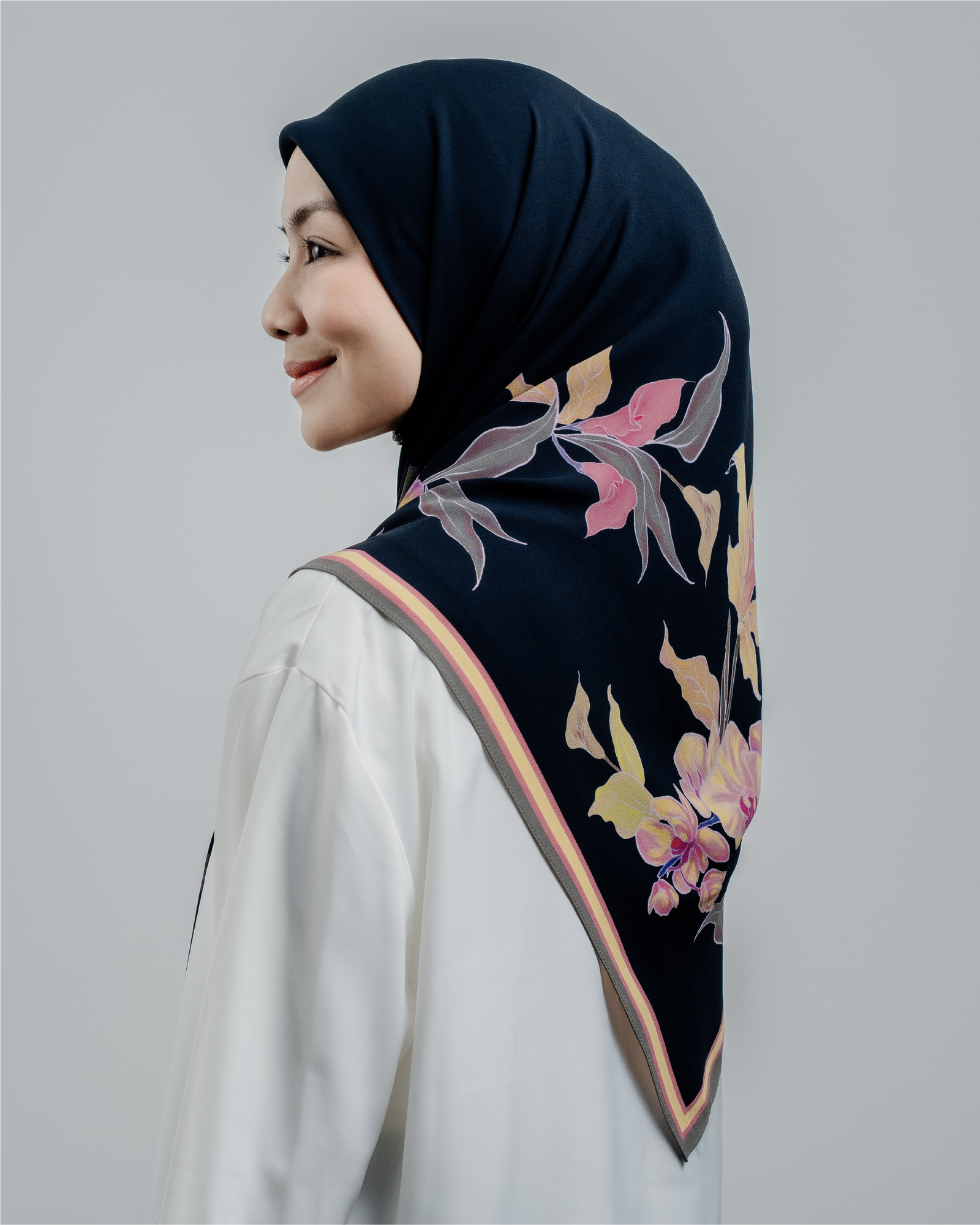 Canting II Square - Black