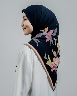 Canting II Square - Black
