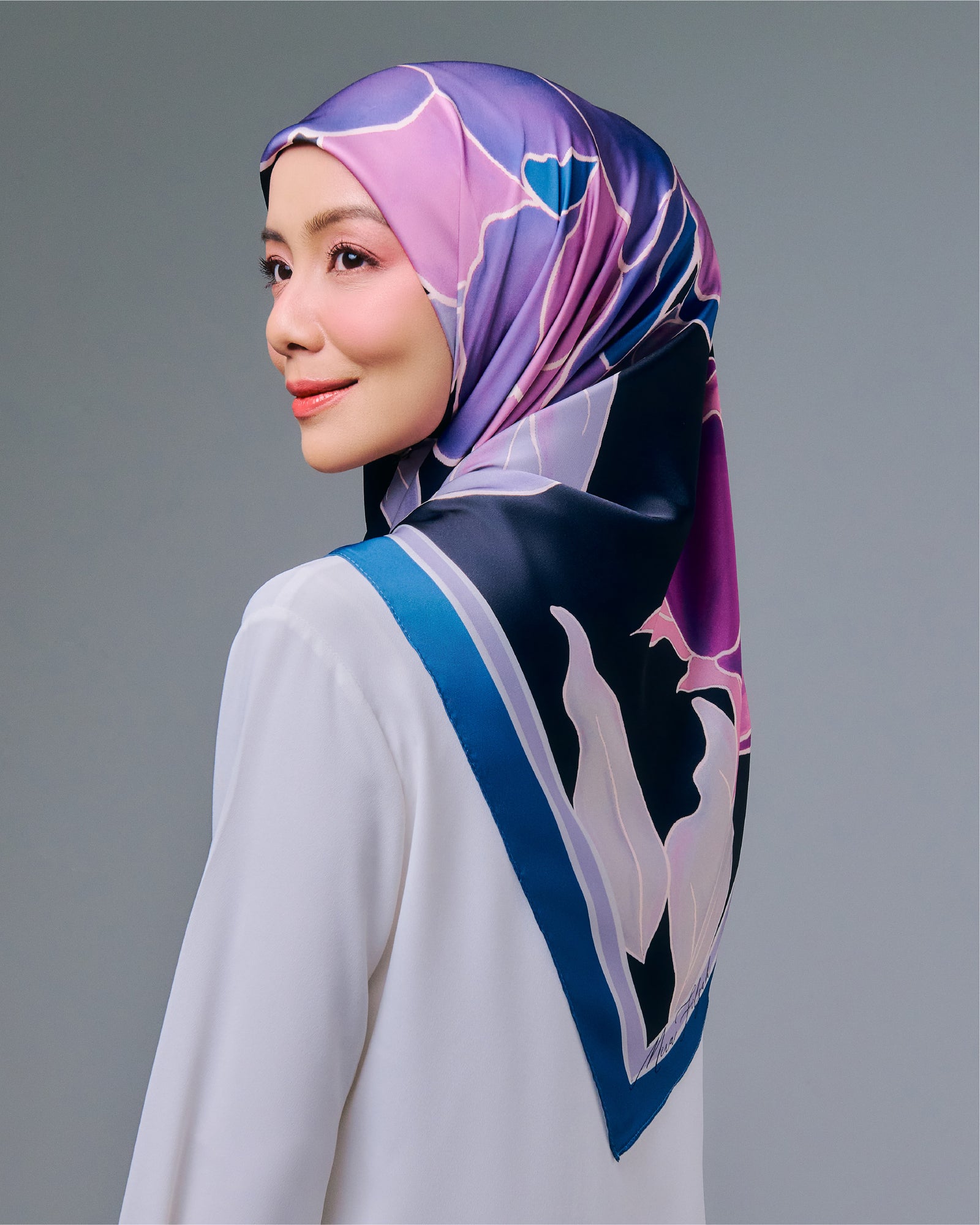 Canting Square - Black