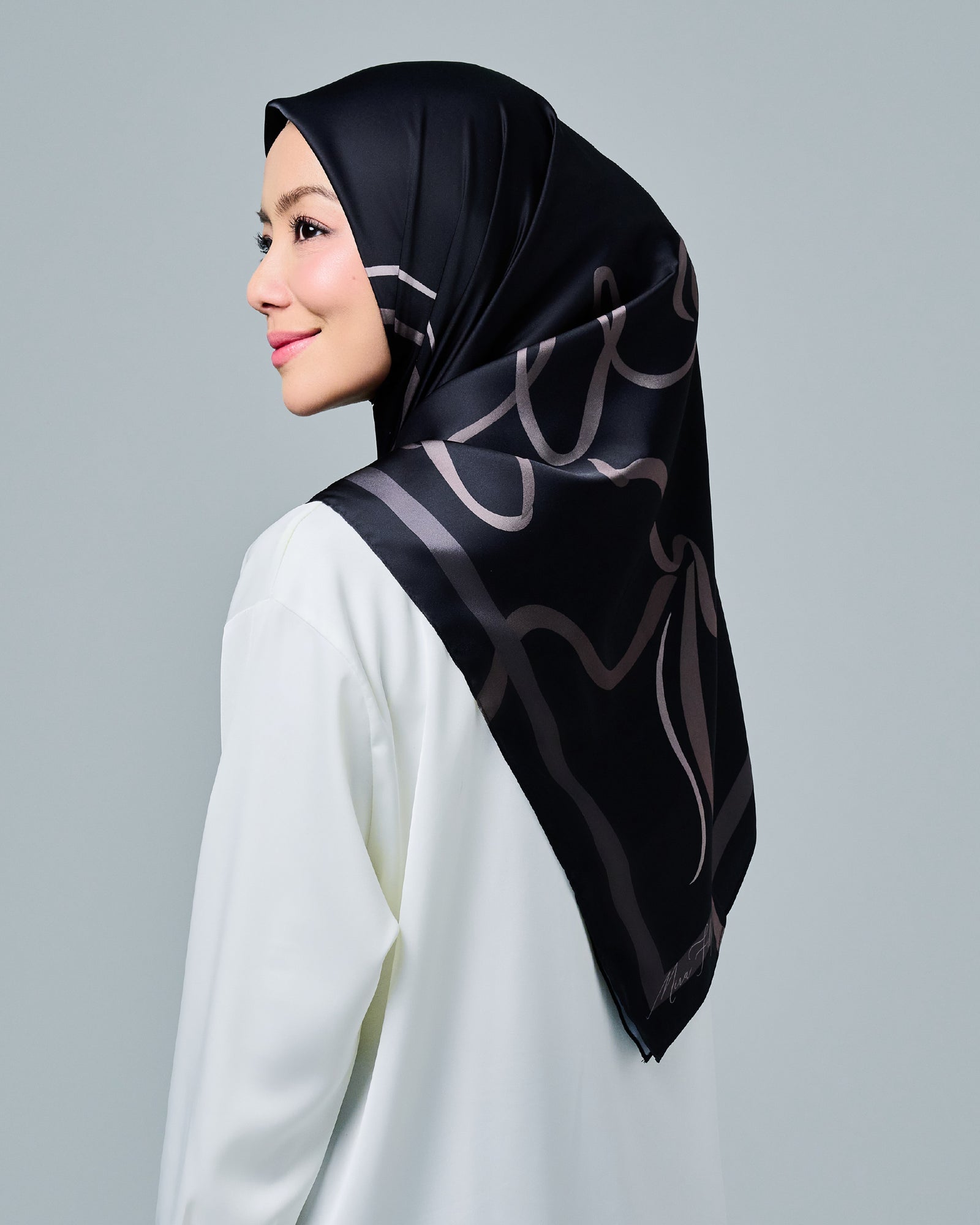 Petite Bow Satin Square - Black