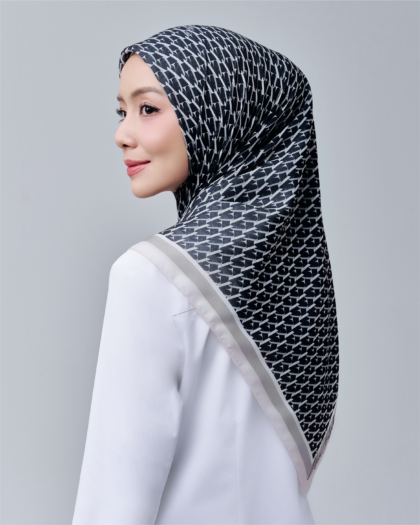 MF Code Square - Black