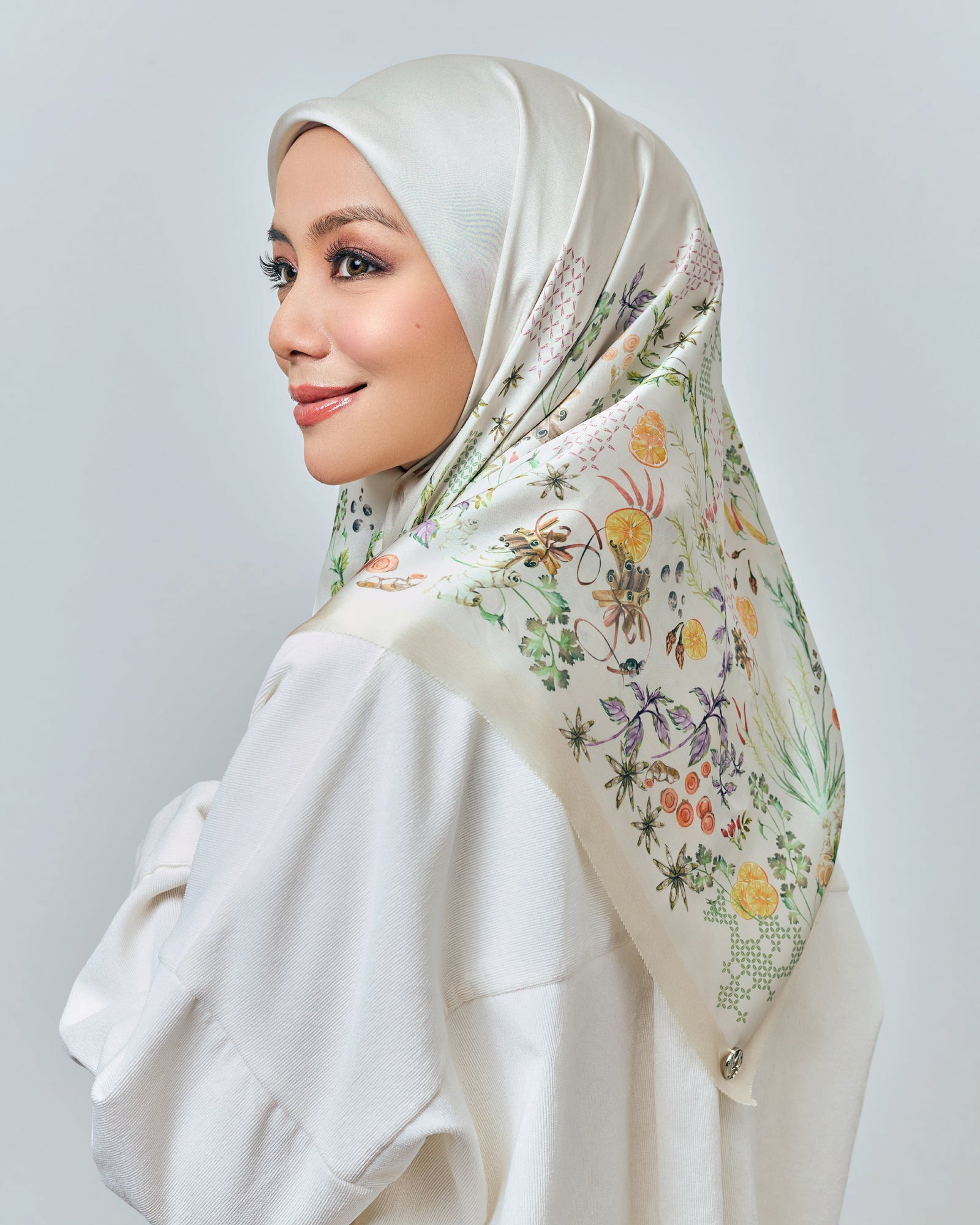 The Entrée Satin Square - Candlenut