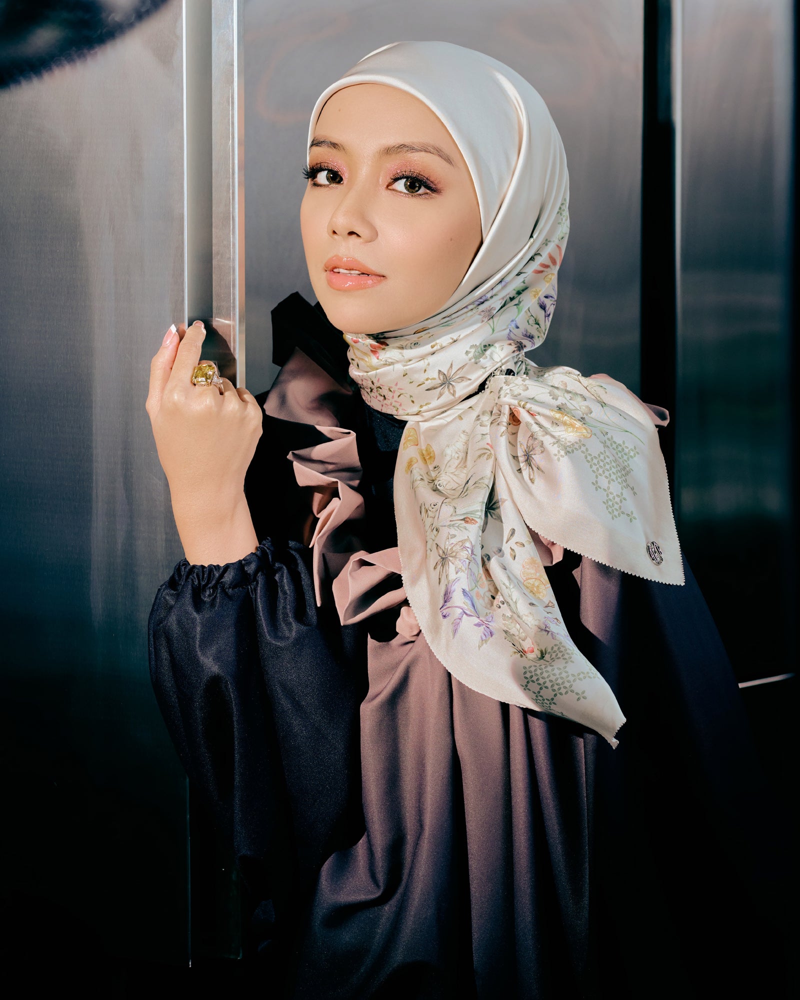 The Entrée Satin Square - Candlenut