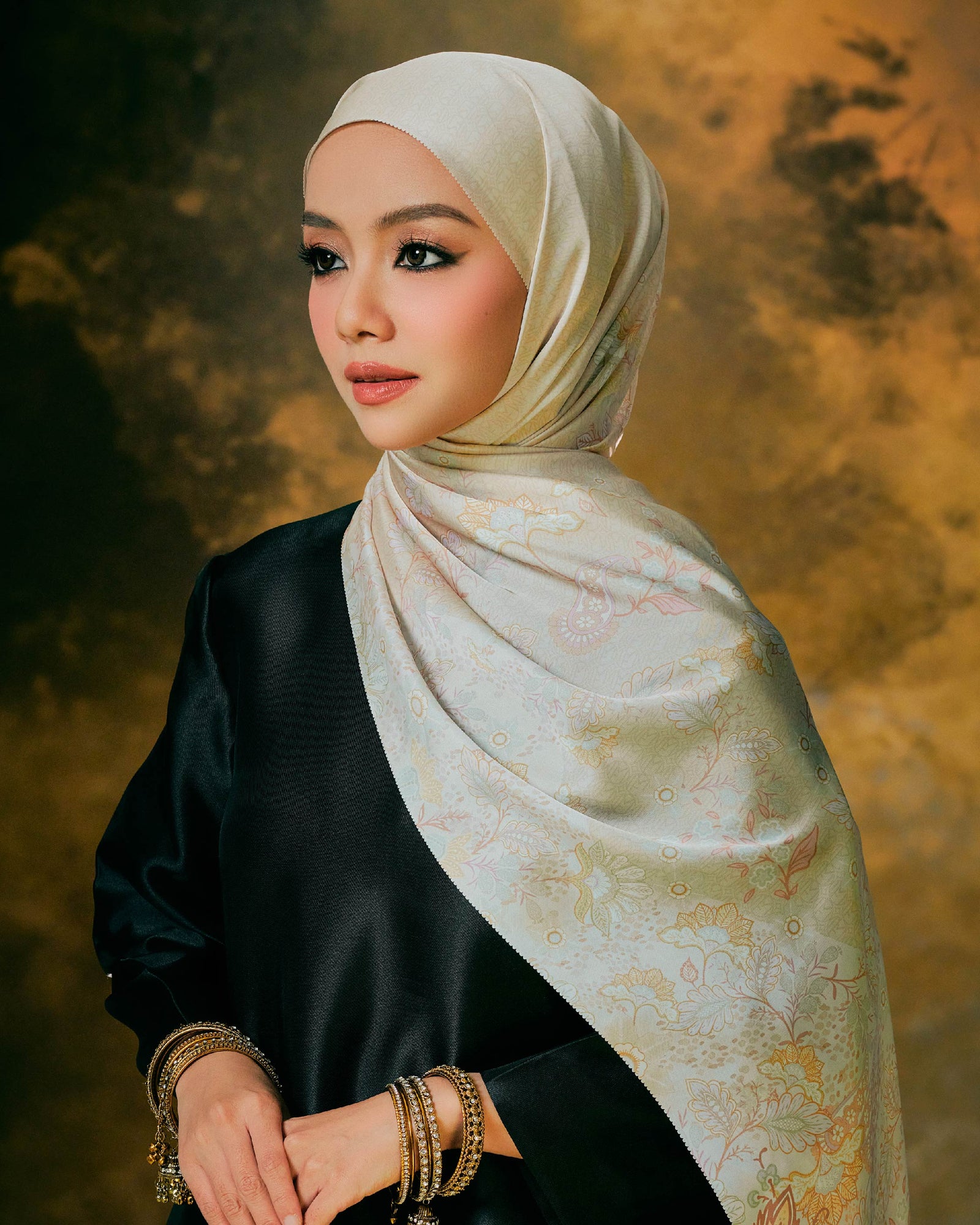 Mastani Satin Shawl - Cream