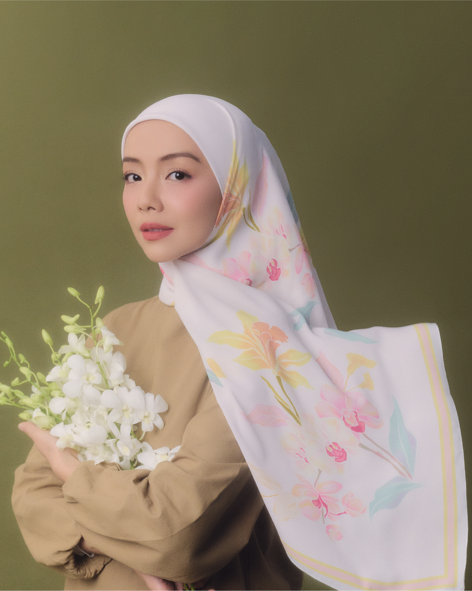 Canting II Square - White